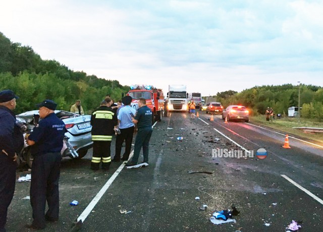 Пять человек погибли в ДТП с автобусом и легковым автомобилем под Волгоградом