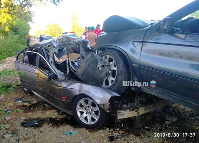 В лобовом столкновении двух BMW погибли 5 человек