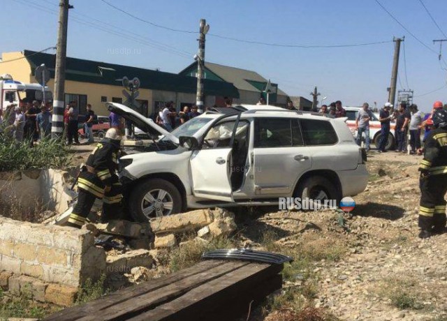 В Дагестане в ДТП с поездом погибли два человека