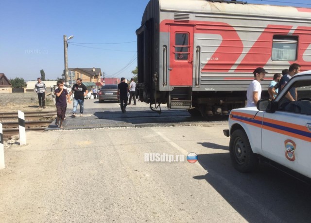 В Дагестане в ДТП с поездом погибли два человека