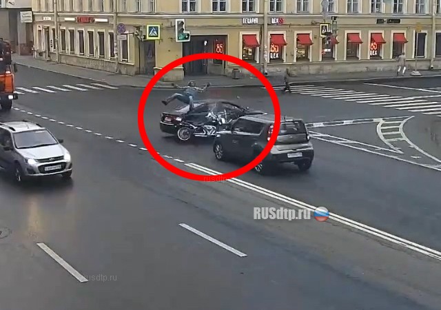 В Петербурге пострадал мотоциклист. ВИДЕО