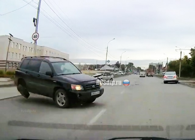 Момент массового ДТП на Титова в Новосибирске попал на видео