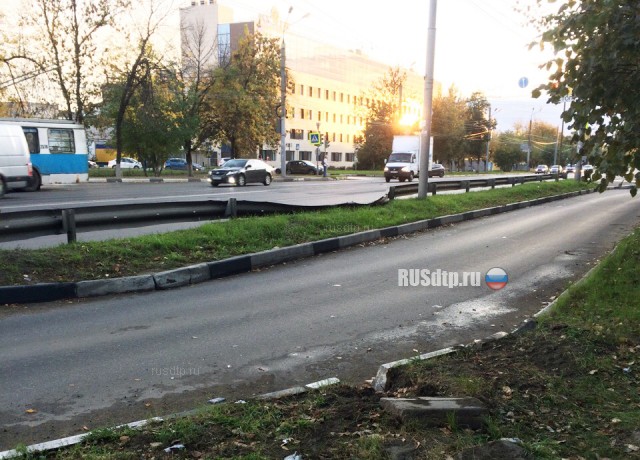 КАМАЗ врезался в жилой дом в результате ДТП в Нижнем Новгороде. ВИДЕО