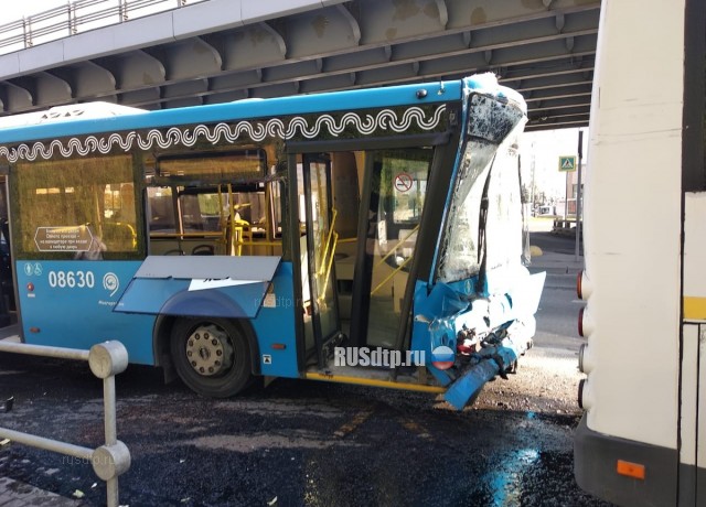 10 человек пострадали в ДТП с тремя автобусами на Можайском шоссе