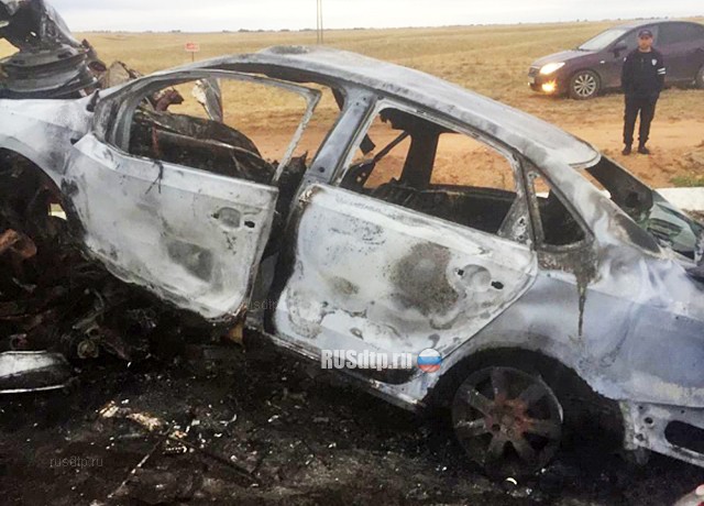 Двое водителей сгорели в своих машинах после ДТП на трассе «Каспий» в Калмыкии