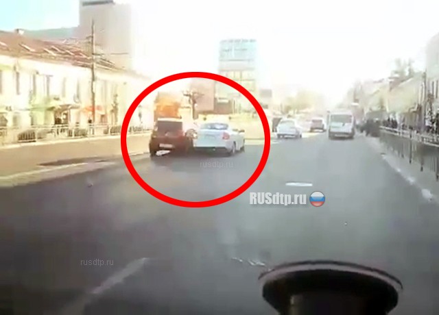 В Туле лихач на Mitsubishi столкнулся с двумя автомобилями и сбил пешехода