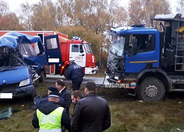 В Калужской области в ДТП с грузовиком и микроавтобусом погибли 5 человек