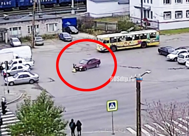 Автомобиль сбил школьницу в Петрозаводске. ВИДЕО