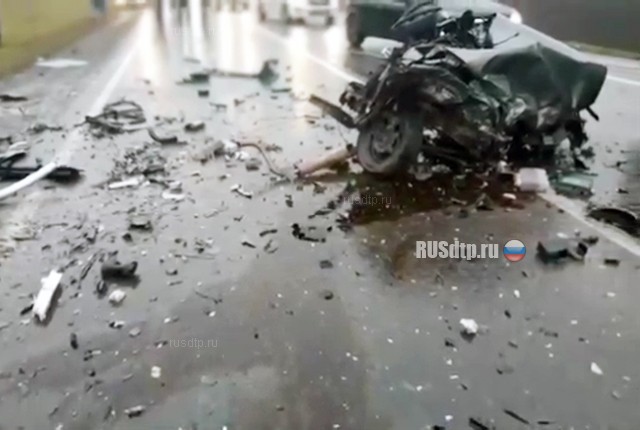 «Ладу» разорвало на части в ДТП в Татарстане