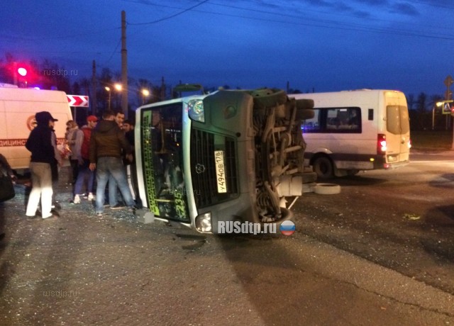 16 человек пострадали в ДТП с трамваем и маршруткой в Петербурге