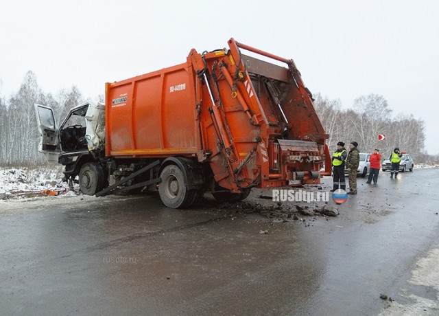 В Челябинской области в ДТП с участием мусоровозов погибли два человека