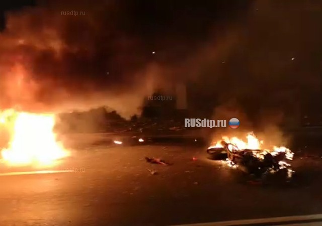 Мотоциклист погиб в огненном ДТП на Новоданиловской набережной в Москве