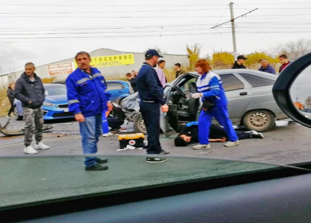 Массовая авария из-за автохама на внедорожнике произошла в Саратове
