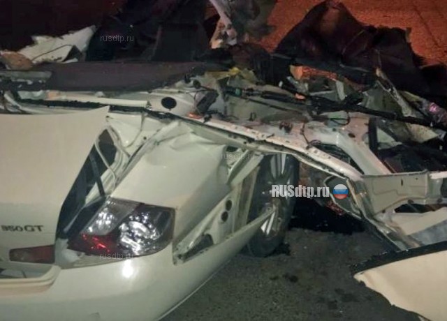 Nissan Skyline  разорвало о столб в результате ДТП в Краснодаре