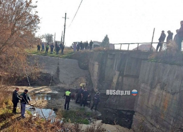 Супруги погибли при падении ВАЗ-2107 с моста в Пензенской области