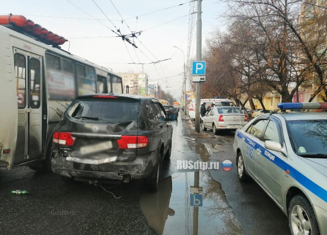 В Томске Renault Logan въехал в толпу пешеходов