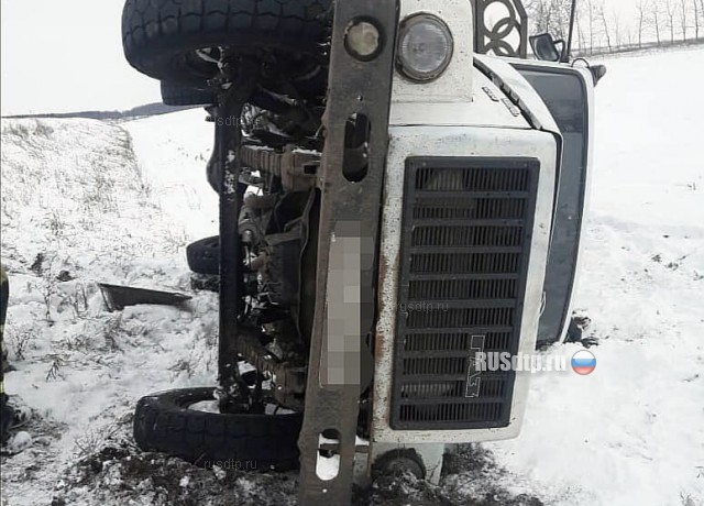 Водитель грузовика погиб в ДТП в Чекмагушевском районе