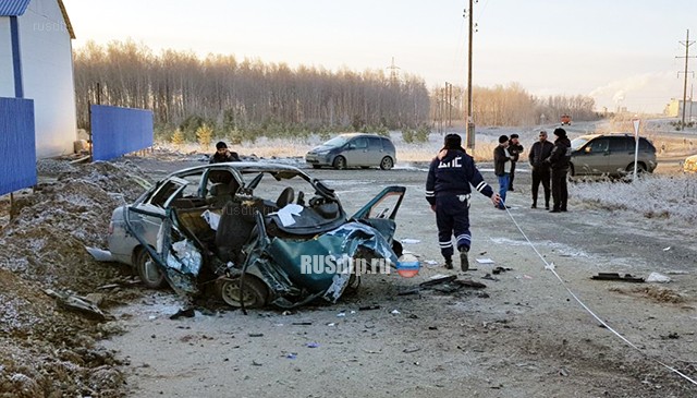 В Свердловской области ВАЗ-2110 съехал в кювет. Двое погибли