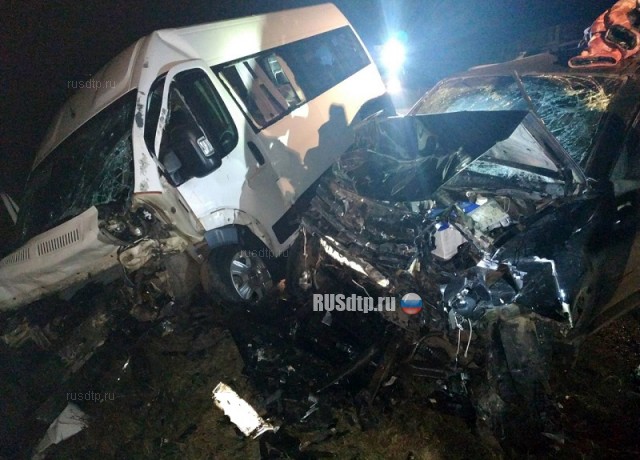 В Курской области в ДТП с микроавтобусом погиб пассажир кроссовера