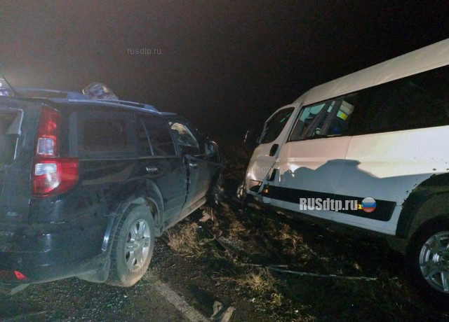 В Курской области в ДТП с микроавтобусом погиб пассажир кроссовера