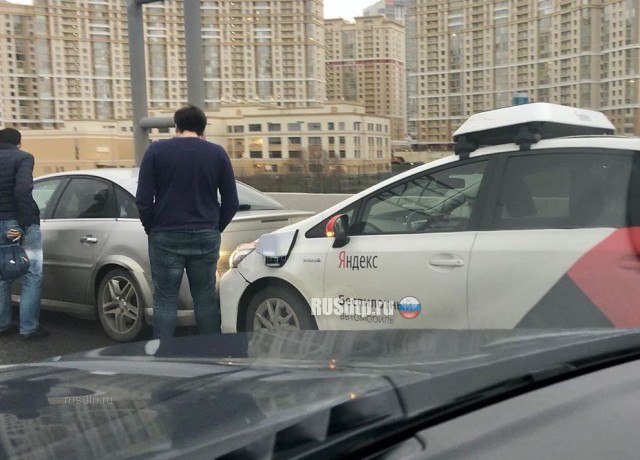 Беспилотный автомобиль Яндекса попал в ДТП в Москве