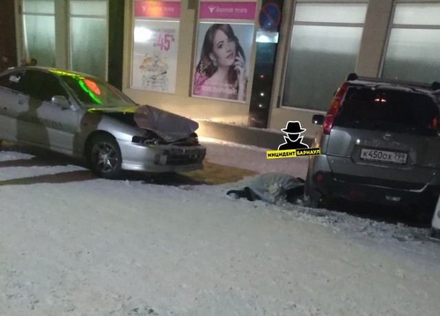 В Барнауле неадекватный водитель устроил погром на парковке и насмерть сбил женщину
