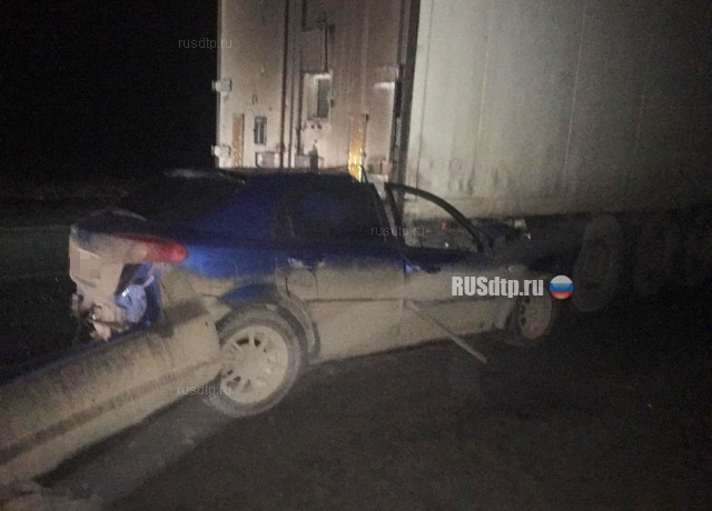 «Chevrolet Lacetti» врезался в стоящий грузовик на трассе М-5 под Уфой