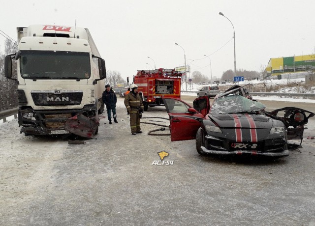 Водитель спорткара погиб в ДТП под Новосибирском