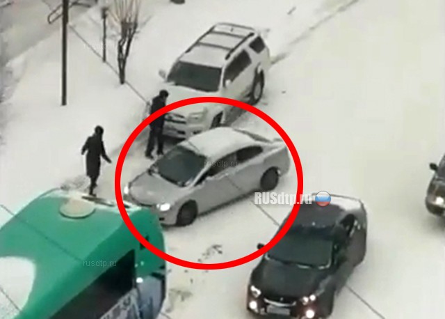 Массовое ДТП произошло из-за снегопада в Хабаровске. ВИДЕО