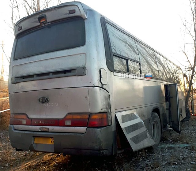 В Астраханской области автобус столкнулся с электричкой