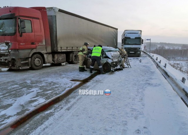 Семья с тремя детьми погибла в ДТП в Красноярском крае