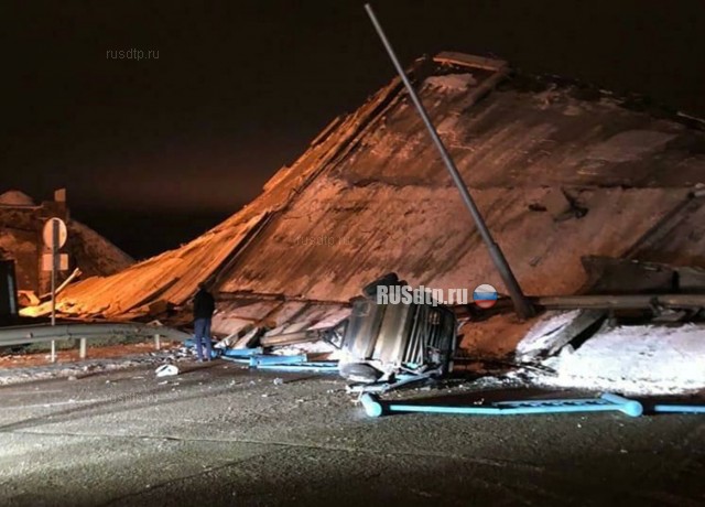 Видеорегистратор запечатлел момент падения моста в Оренбурге