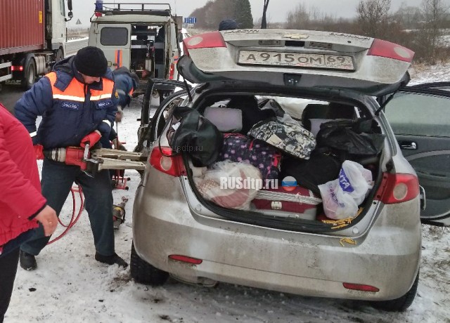 Семья попала в смертельное ДТП на трассе М-10 в Чудовском районе