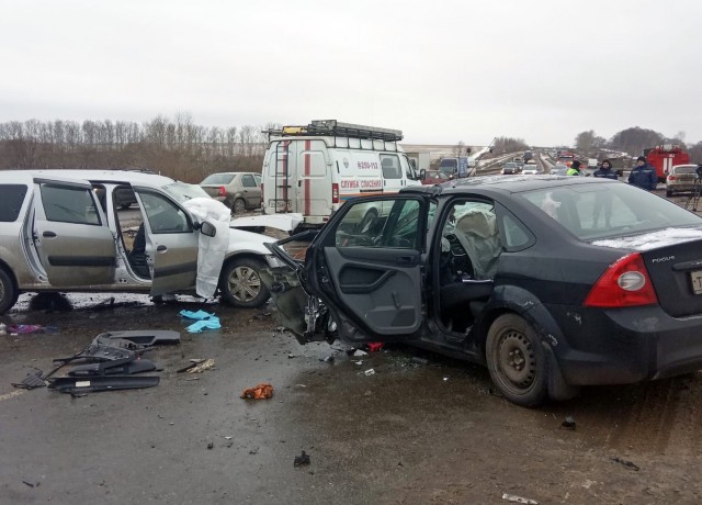 Водитель и пассажирка «Ларгуса» погибли в ДТП на трассе «Тула — Новомосковск»