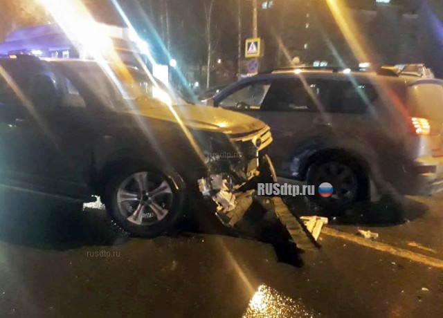 В Нижнем Новгороде автомобиль влетел в группу детей