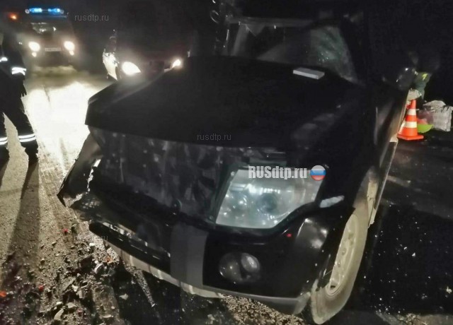 На Ставрополье Mitsubishi Pajero врезался в стоящий КАМАЗ