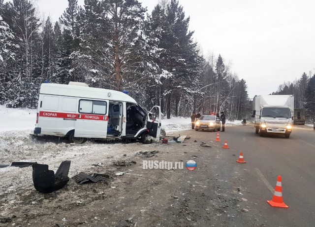 В Иркутской области в ДТП погибли водитель и фельдшер скорой помощи