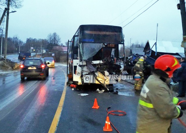 В Ивановской области в ДТП с автобусом погиб водитель грузовика