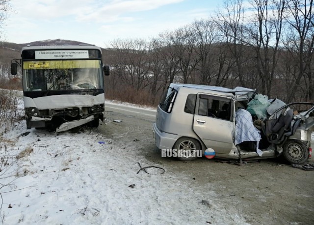 В Приморье в ДТП с автобусом погибли два человека