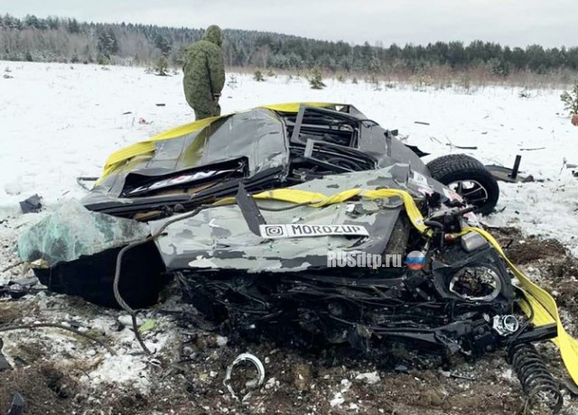 В России с вертолета сбросили Mercedes-Benz G-класса