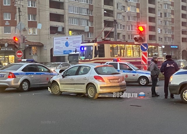 Один человек погиб в массовом ДТП возле станции «Беговая» в Петербурге
