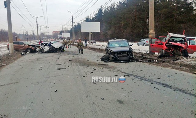 Два человека погибли в массовом ДТП в Тольятти. ВИДЕО