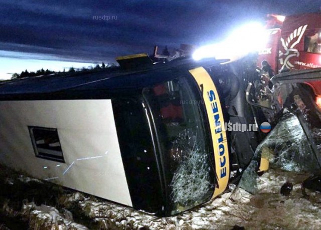 Более 20 человек пострадали в ДТП с автобусом в Псковской области