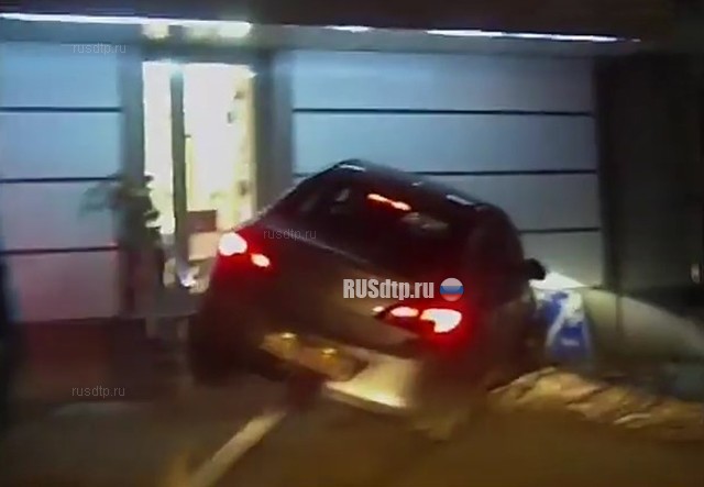 В Пензе пьяный водитель сбил девушку и попал в ДТП, скрываясь от полиции
