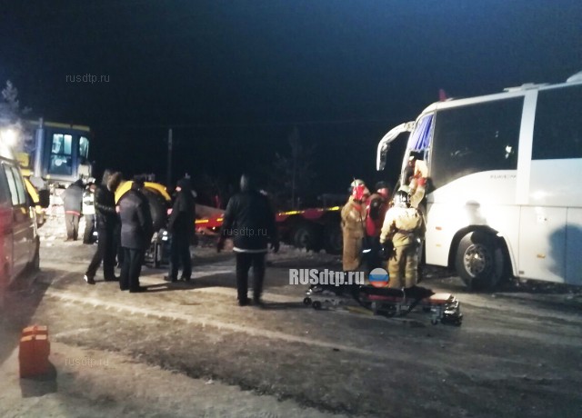 В ХМАО в ДТП с автобусом и трактором пострадали 13 человек
