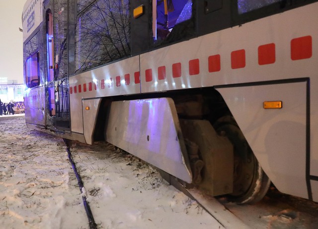 В Москве в ДТП с трамваем и грузовиком пострадали 6 человек. ВИДЕО