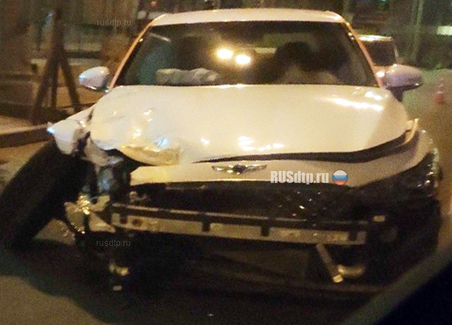 В Москве каршеринговый автомобиль на скорости 200 км/ч врезался в такси. ВИДЕО