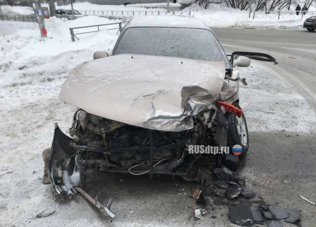 В Новосибирске лихач на Infiniti протаранил две «Тойоты». ВИДЕО