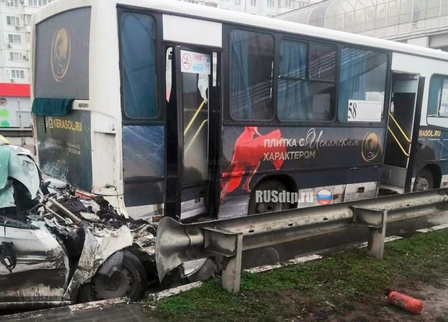 В Краснодаре в ДТП погибла пассажирка «Шкоды»