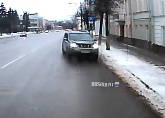 Момент гибели водителя в Твери попал на видео